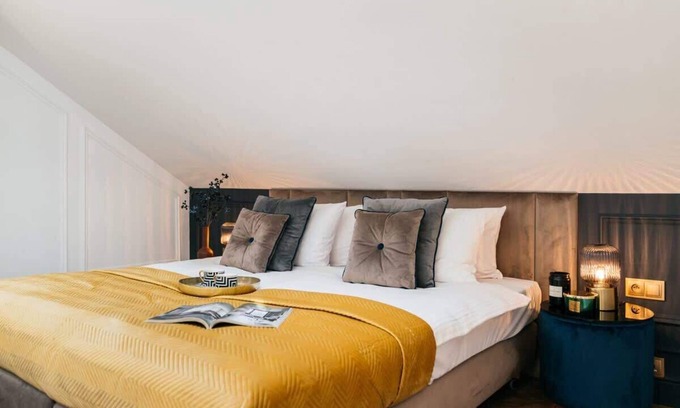 Stare Miasto Apartment | Junior Suite Apartment with Old Town view