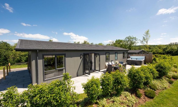 Lifton House | Juniper Lodge, 28 Roadford Lake Lodges