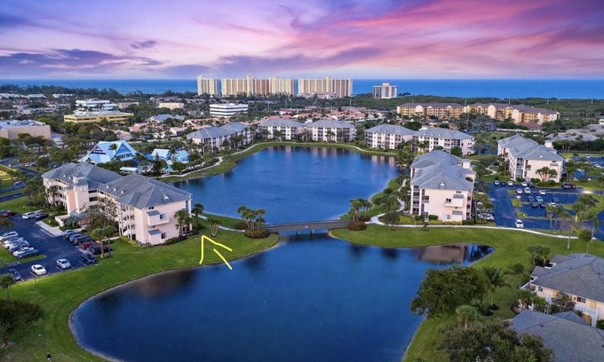 Jupiter Condo | Jupiter Dreams at Jupiter Bay! 2 bedroom, 2.5 bath Condo. Close to the beach!
