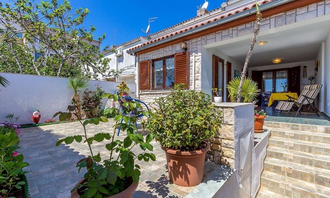 Barbariga Apartment | Just 200 meters to pebble beach with sea view