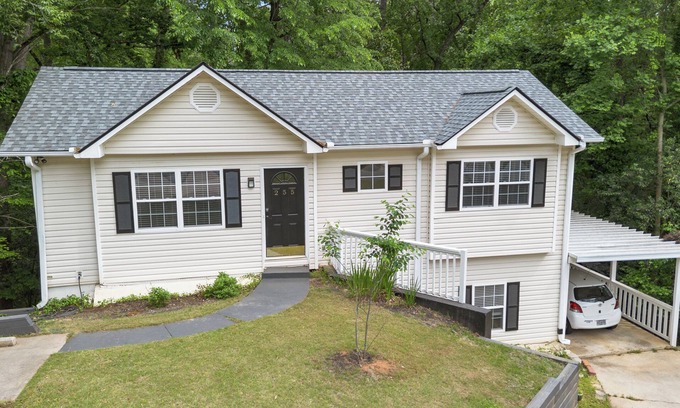 Athens House | Just 5 minutes from Stadium, walking distance to Beechwood shopping!…
