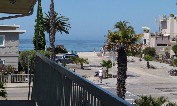 Carpinteria Condo | Just a few steps from Carpinteria State Beach. Bright, clean and cozy.