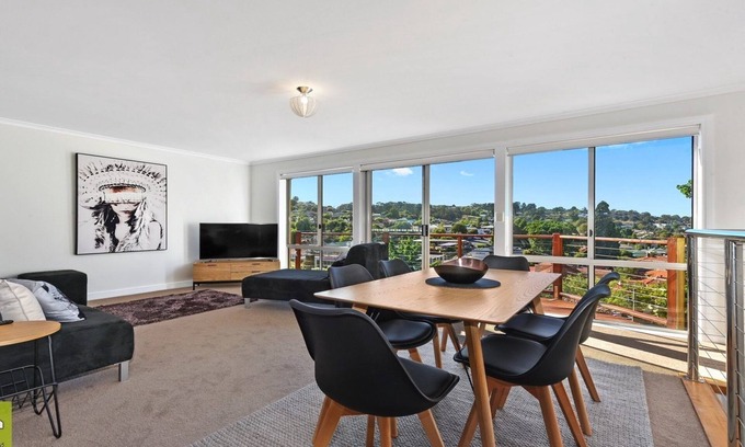Launceston CBD Apartment | Just a stone's throw away from central Launceston.