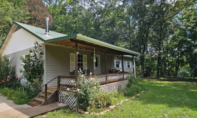 Carroll County House | Just minutes away from hiking trails and The Buffalo River lies our retreat!