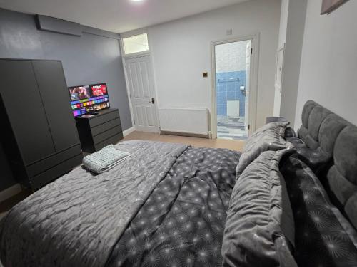 Finchley Church End Apartment | Justin Short Holiday Stay Finchley
