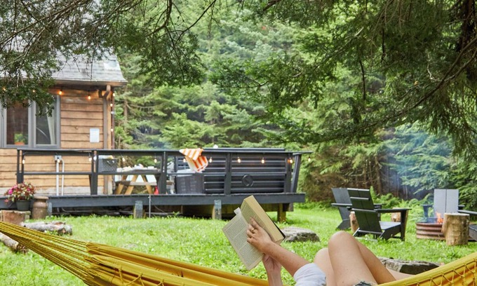 Tannersville Cabin | Kaaterskill Retreat~Hot Tub~Fire Pit~Hiking~BBQ