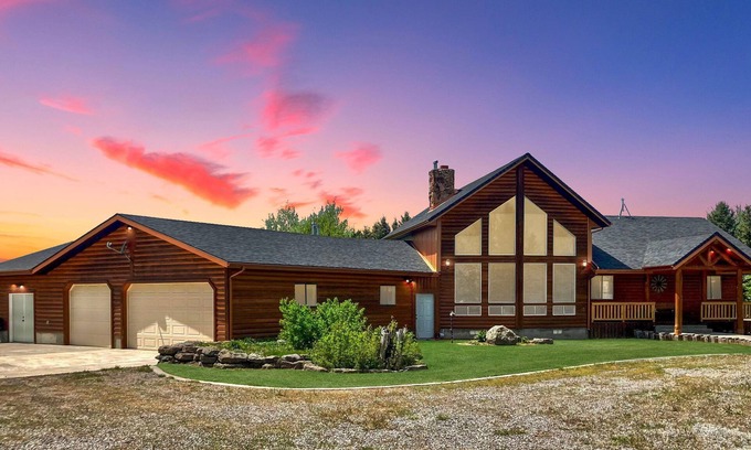 St. Anthony Cabin | KABINO: Riverfront on Henrys Fork A/C Boat Launch Foosball Pool Table Huge Yard Garage WIFI