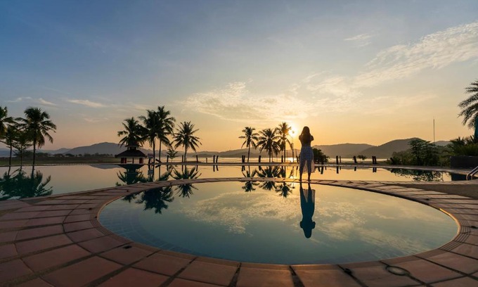 Song Phi Nong Resort | Kaengkrachan Boathouse Paradise Resort