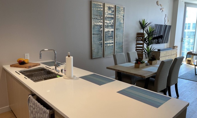 Kaka'ako Condo | Kaka’ako Penthouse Condo with Rental Vehicle