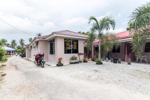 Lubok Buaya Hotel | Kampung Guest House