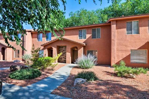Kanab Apartment | Kanab Condo with Pool and AC Less Than 1 Mi to Attractions!