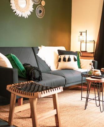 Chapeltown House | Kandaka-Specious Stylish Home - Suitable for Contractors