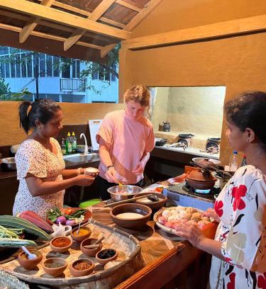 Kandy Resort | Kandyan Hut Cooking Classes