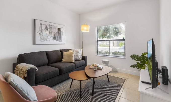 Davie Apartment | Kasa | Family Friendly 3BD Near Davie Golf Club | Fort Lauderdale