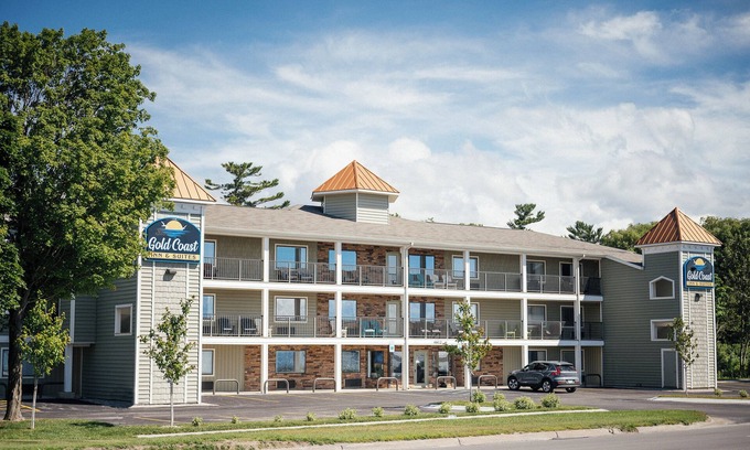 Traverse City Apartment | Kasa Gold Coast Inn Traverse City