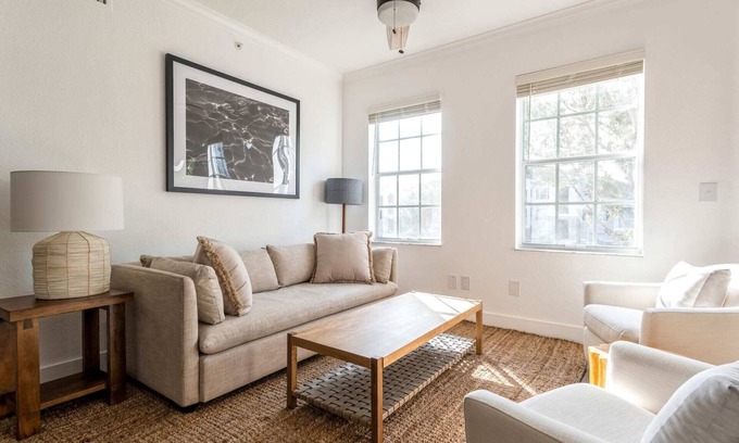 Wellington Apartment | Kasa | Sunny 1BD + Resort Style Pool | Wellington