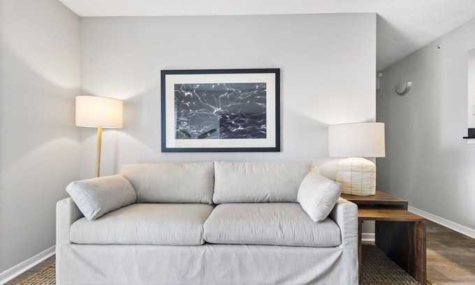 Delray Beach Apartment | Kasa | Welcoming 2 BD + Onsite Gym Access | Delray Beach