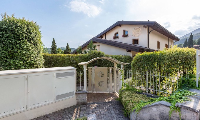 Roe Apartment | Kastel’s house: a clever holiday on the Garda