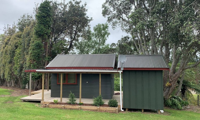 Aongatete Cabin | Katikati Fully Self-Contained cabin on an avocado orchard
