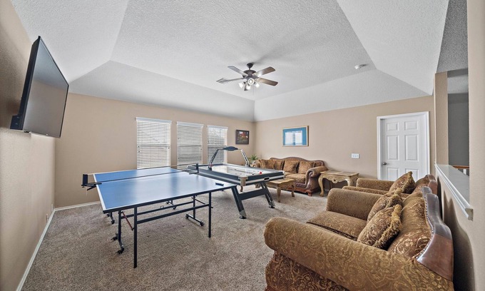 Barker House | Katy Retreat | BBQ Yard | Game Room | Sleeps 16