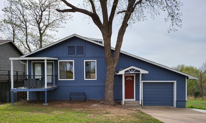 Kaw City House | Kaw Lake View and 30 Minutes from Pioneer Woman, Ree Drummond's Mercantile