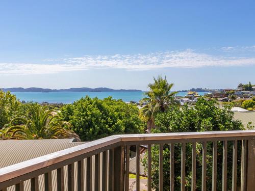 Snells Beach House | Kawau Vista - Snells Beach Holiday Home