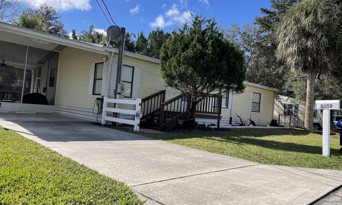 Chassahowitzka House | Kayaks, Canoe on Canal #ChazRiverVibes