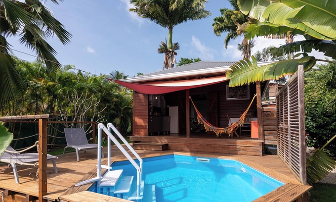Saint-Francois House | KAZ A DINE Gites de Camago, PRIVATE SWIMMING POOL, 2 min from the beach, cistern