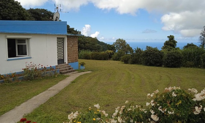 Saint-Claude Villa | Kaz A Zette - vue mer et montagne