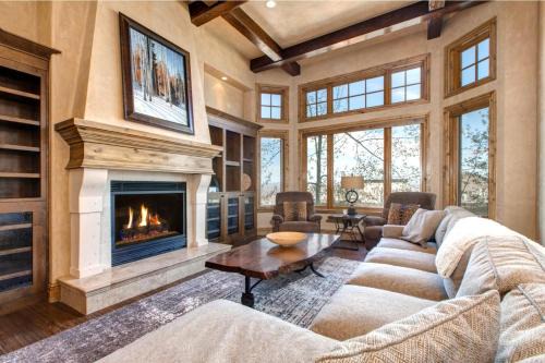 Park City House | KBM Resorts Luxurious Vintage on the Strand Ski Access 2 Family rooms 3 Fireplaces FREE Shuttle to Lifts Pri Hot tubVIN-17