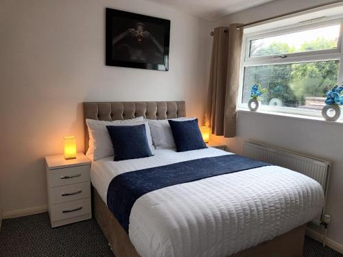 Stonnall House | KCS Place - 3BR Home Near NEC, Airport & JLR
