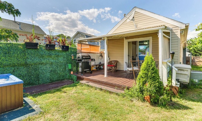 Keansburg House | Keansburg Home w/ Private Hot Tub!
