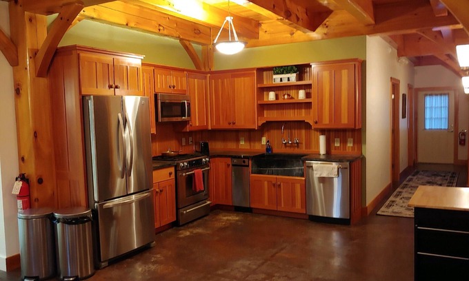 Salisbury House | Keewaydin Suite @ Waterhouses