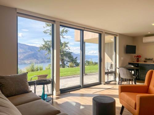 Central Okanagan House | Kelowfornia Lakeview Retreat
