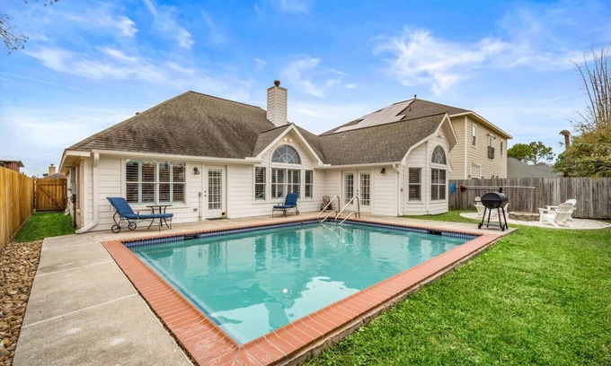 Clear Lake Shores House | Kemah Pool Paradise, Walk to Park & Boardwalk