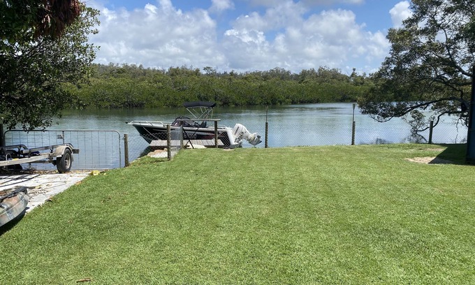 Tweed Heads West House | Kennedy house is new build on the tweed river. 5mins to beach. 7mins to airport