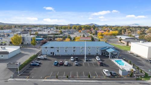 Tri-Cities Hotel | Kennewick Inn & Suites Tri Cities