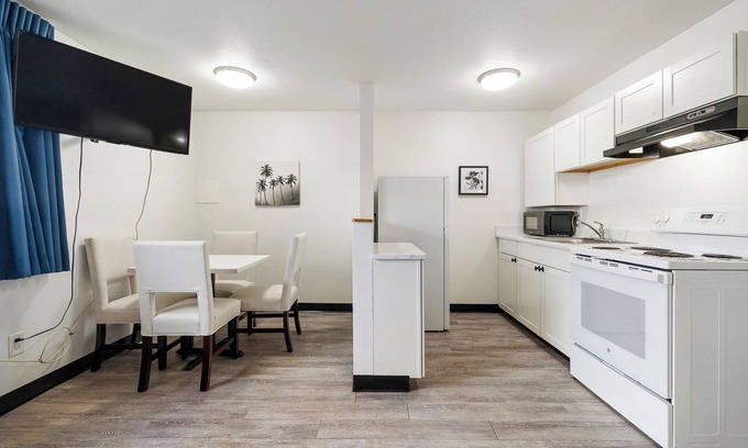 Tri-Cities Hotel | Kennewick Inn & Suites Tri Cities