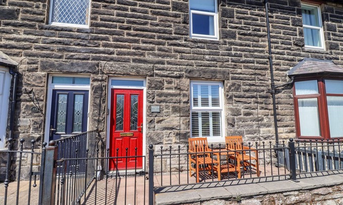 Seahouses Cottage | KENNIE COTTAGE, pet friendly, country holiday cottage in Seahouses