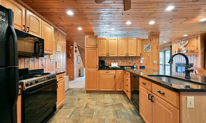 Cable House | Kenny Lodge 4 Bedroom Hotel Room by RedAwning