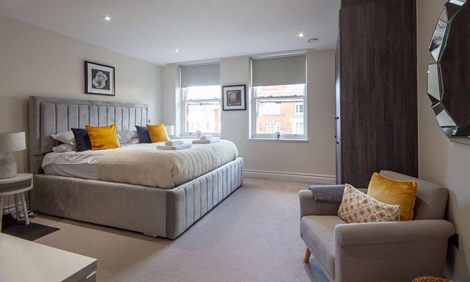 Royal Borough of Kensington and Chelsea Apartment | Kensington High Street One Bed