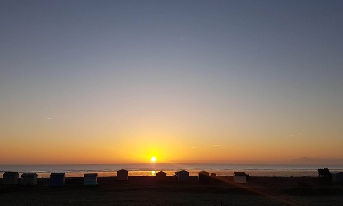 New Romney House | Kent Beachhouse ★ Stunning Seaviews ★ Jacuzzi Bath