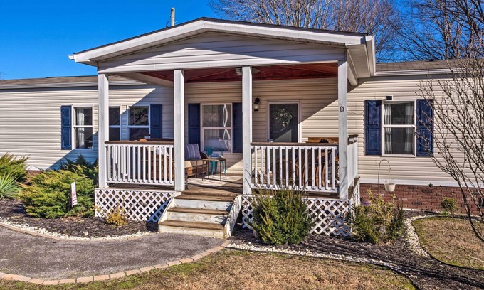 Albany House | Kentucky House Located on Dale Hollow Lake!