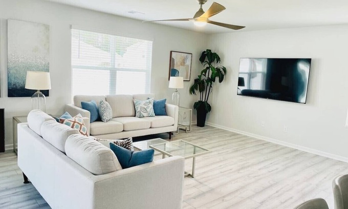 Port Wentworth House | Kenzie’s Corner | Modern | Comfort | Resort