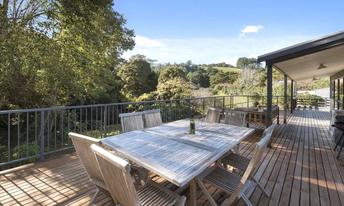 Matakana Cottage | Kereru Retreat - Matakana Holiday Home