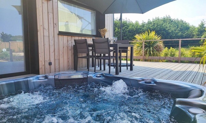 Plouezec Cottage | Kerzoé 4 people - Hot tub - Swimming pool