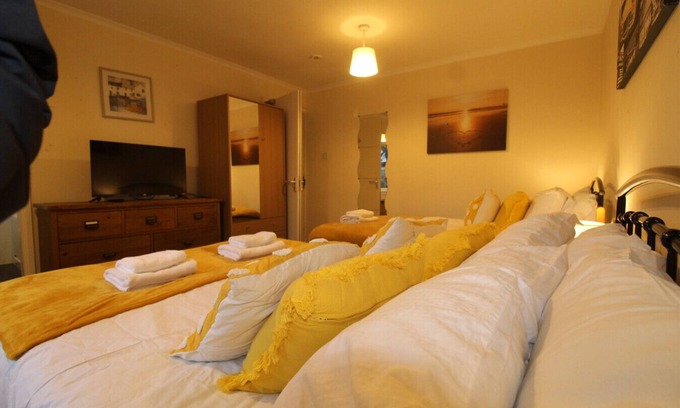 Chesterfield House | Keswick House Chesterfield by Smart Corporate Stays