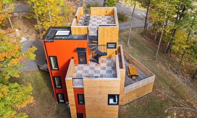 Bluff Point House | Keuka Lookout- A modern perch above Keuka Lake