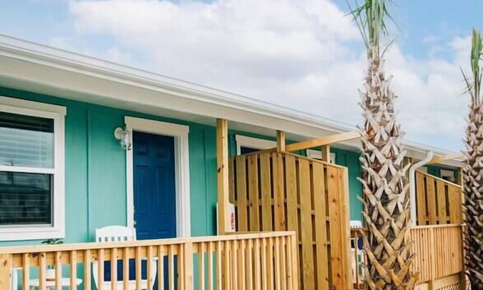 Surf City Apartment | Key West 2- Beach Access - Dog Friendly - Bikes – Grill