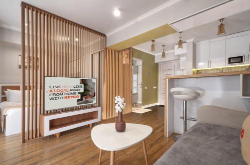 Arzakan Apartment | KeyGo Studio #0183 next to the Cascade